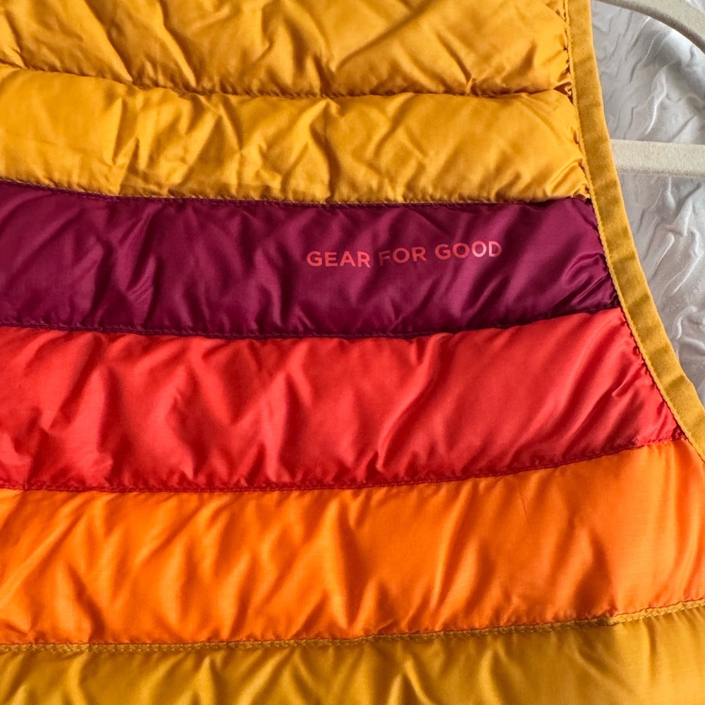 Cotopaxi women’s vest - Picture 3 of 5